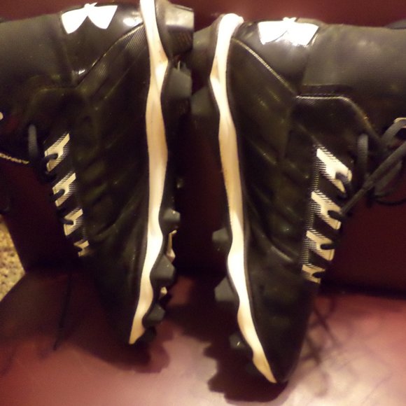 UNDER ARMOUR CLEATS - Black with White Accents - Size: 11.5  Excellent main image 8